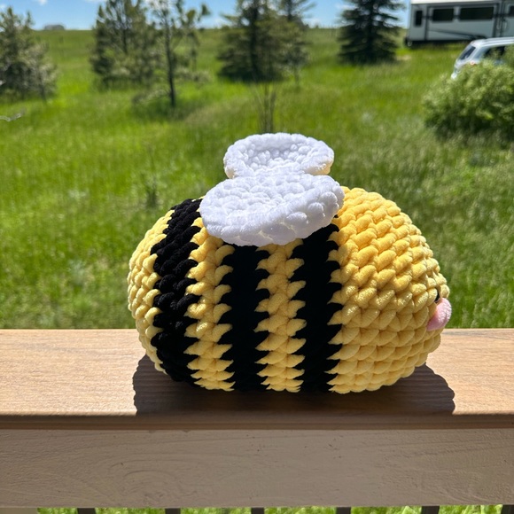 Handmade bee plush - Picture 2 of 5
